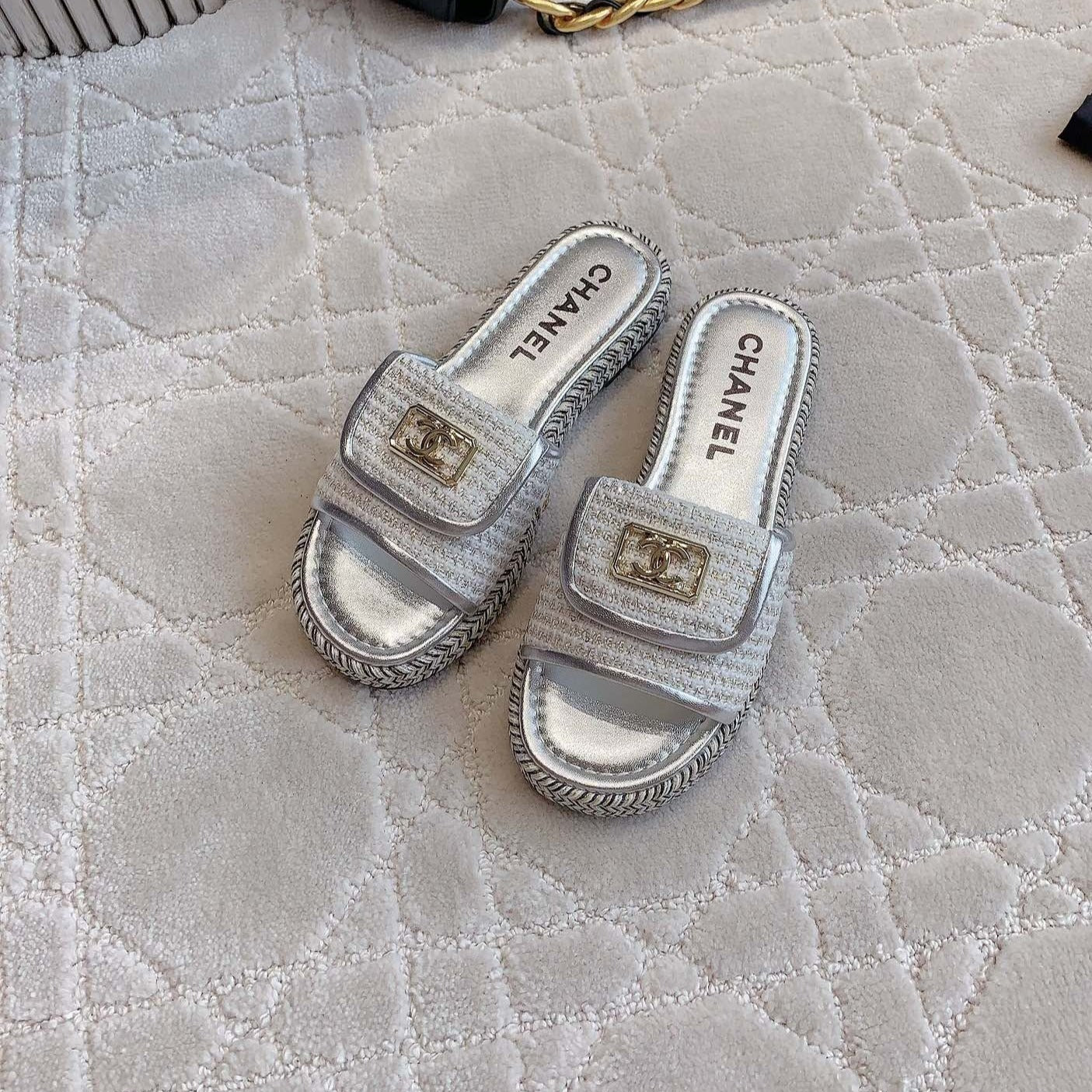 CHANEL PLATFORM SLIPPERS IN SILVER WOOL AND LAMBSKIN