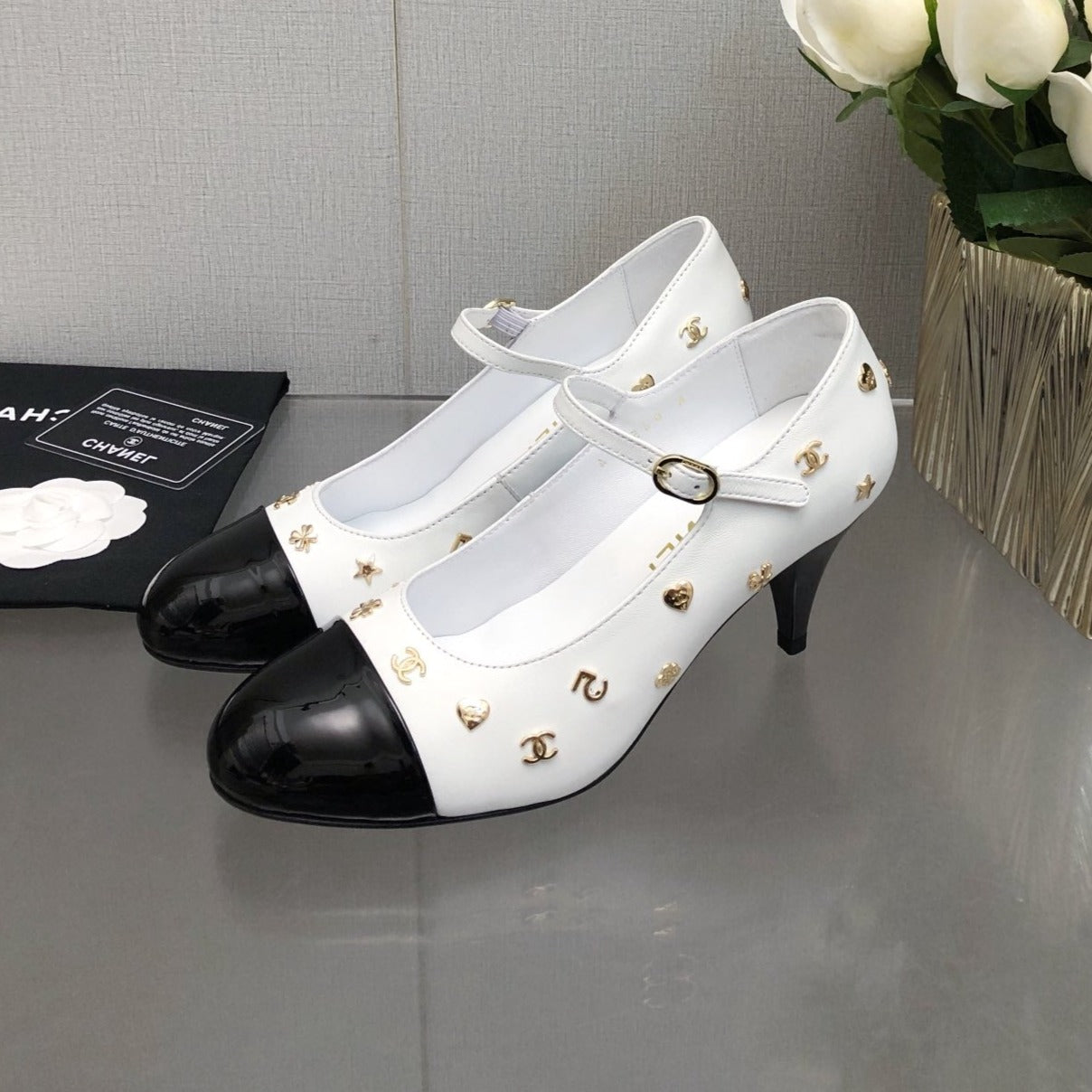 CHANEL MARY JANE WHITE MIX BLACK LAMBSKIN ATTACH METAL