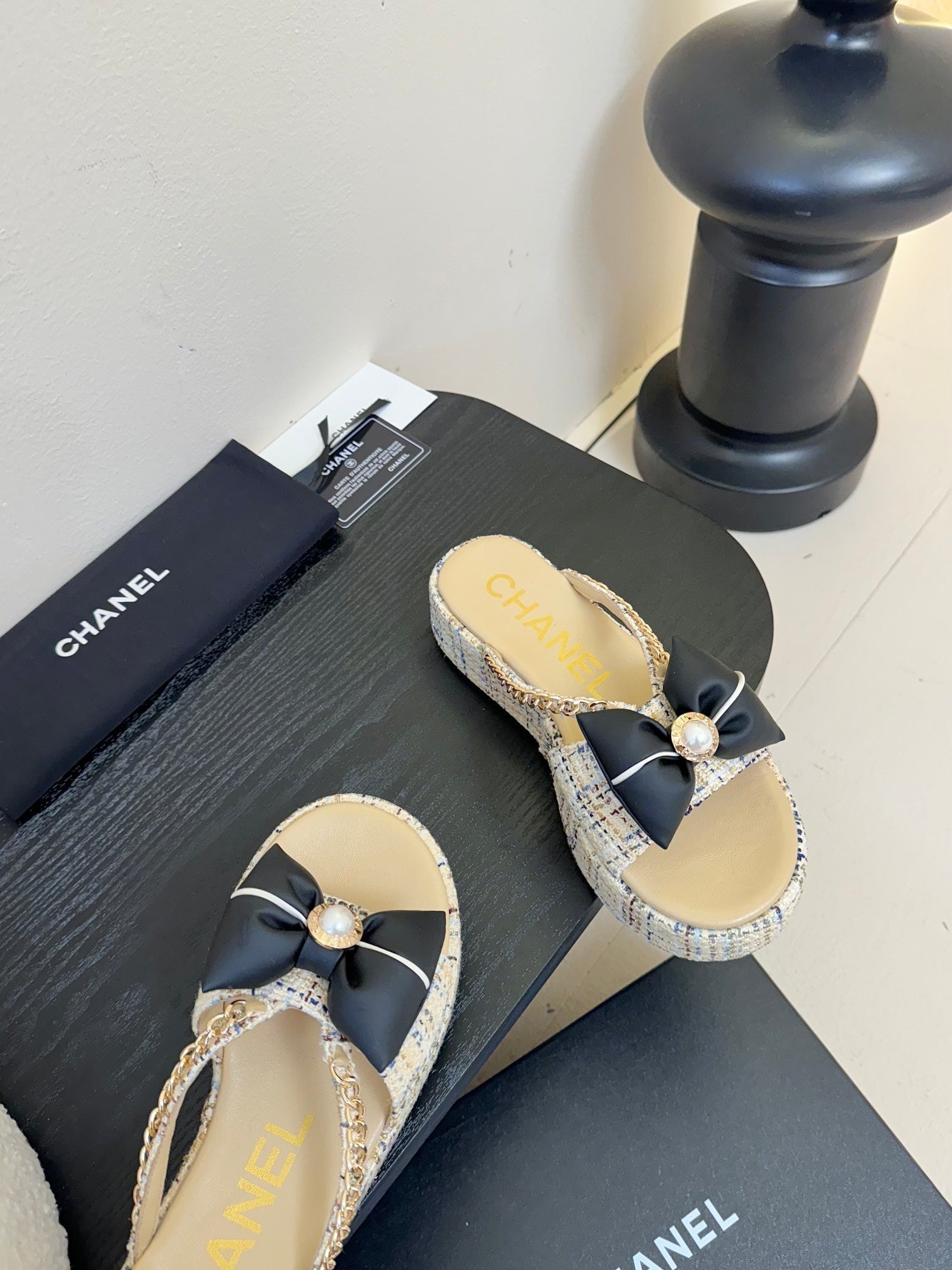 CHANEL PLATFORM FLIP-FLOPS IN BEIGE TWEED FABRIC