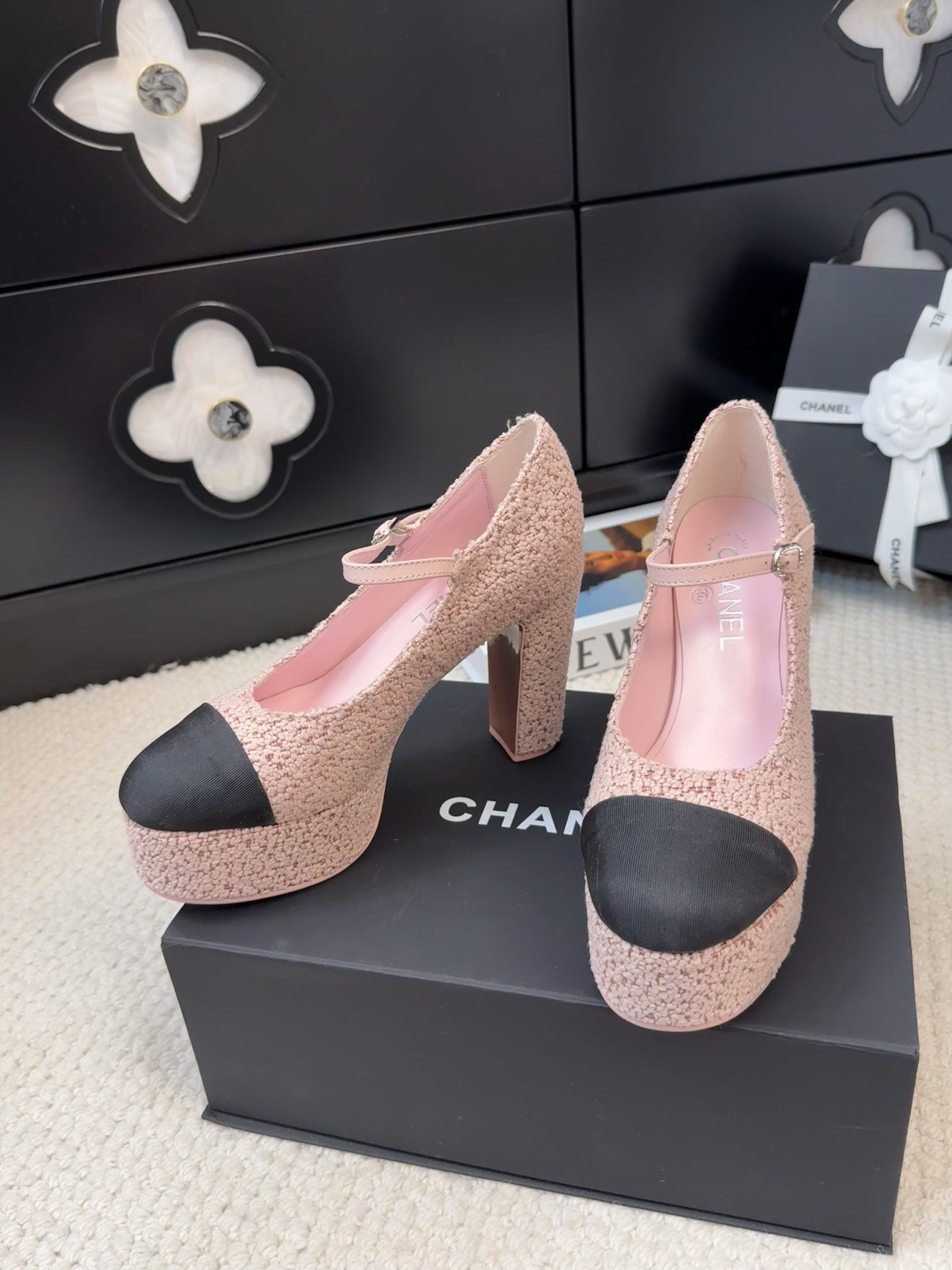 CHANEL FLATFORM SANDAL IN LIGHT PINK TWEED AND BLACK FABRIC